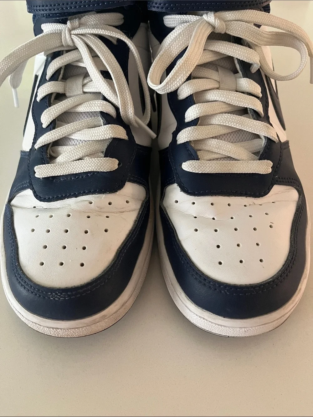 Boys Nike Court Borough Mid - Navy/White size 6.5Y